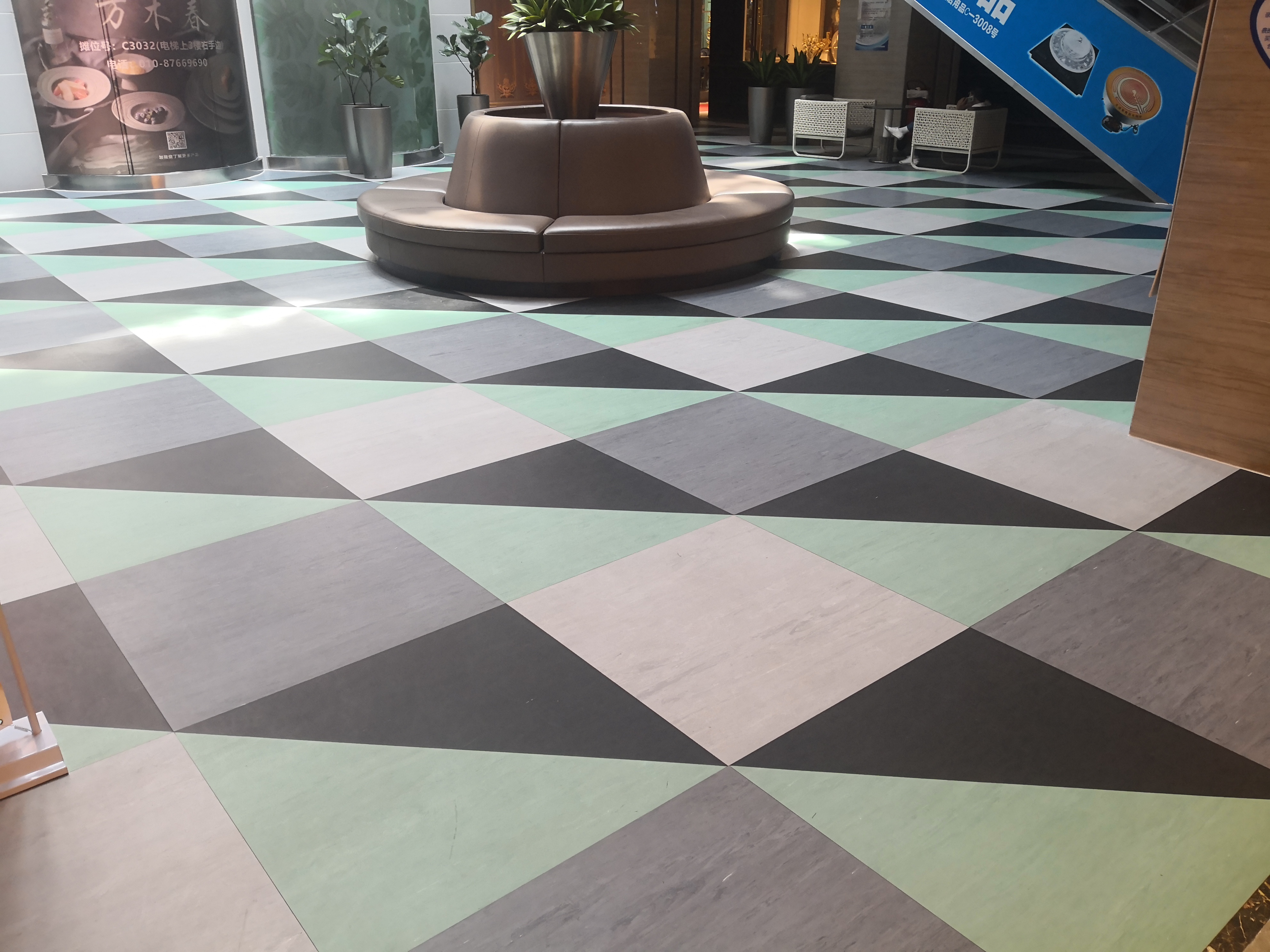 墻根和墻角的凹處